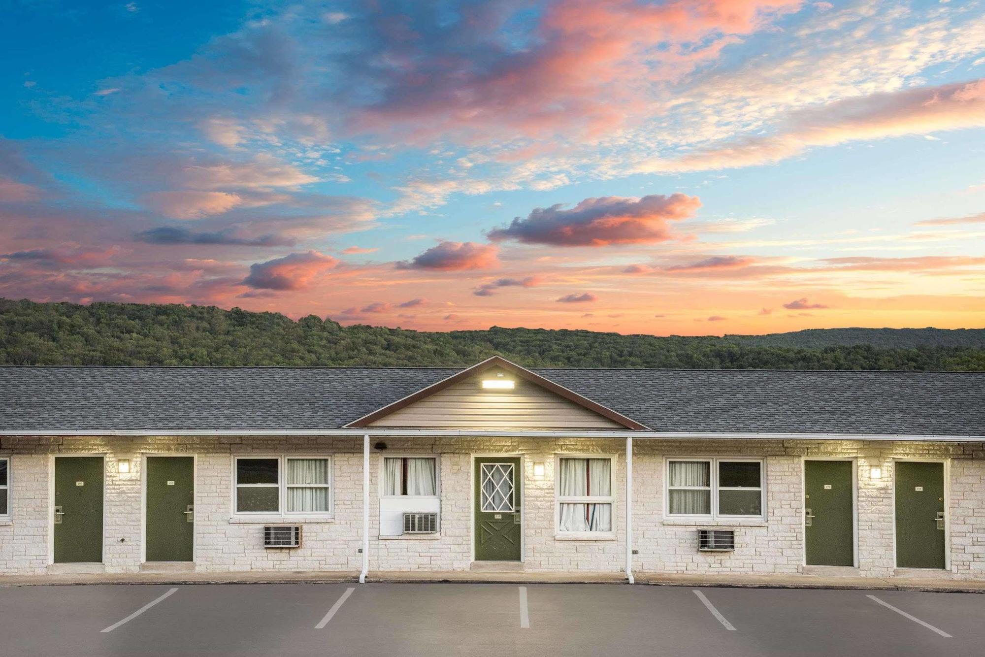 Knights Inn Pine Grove Pine Grove  Exterior foto